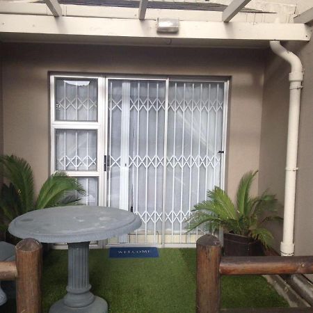 Smithland Guest Apartments Cape Town Bellville Exterior foto